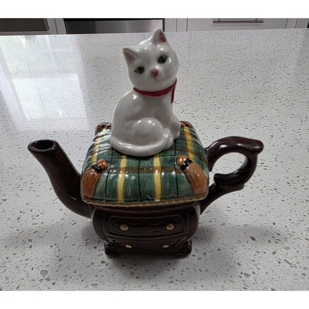Vintage World Bazaars White Cat On Pillow Ceramic Miniature Teapot 5in height